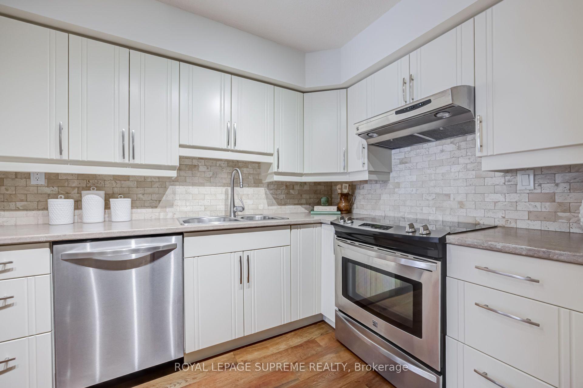 221 Robinson Street E 204