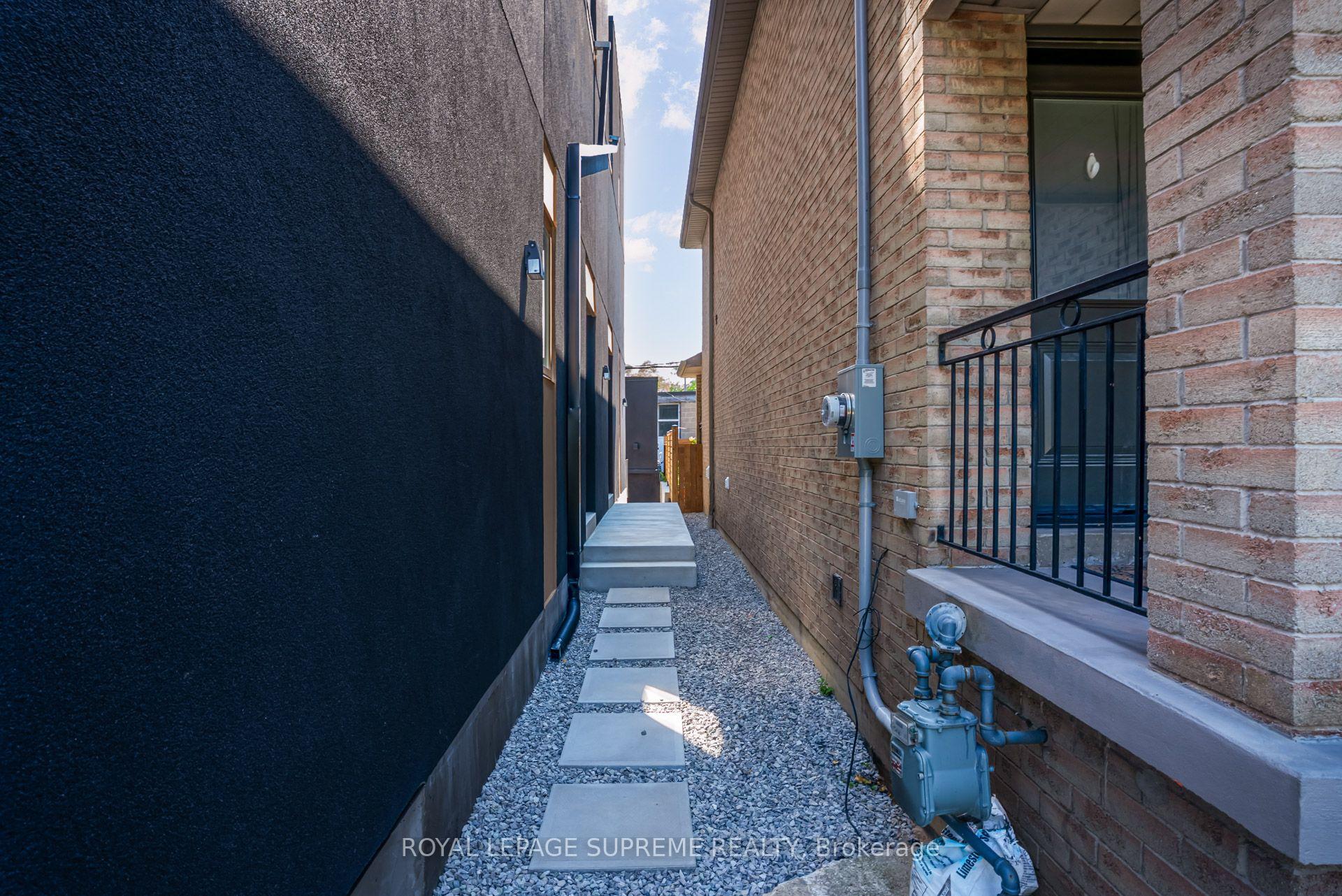 101 Bernice Crescent 3, Toronto Unit: 3