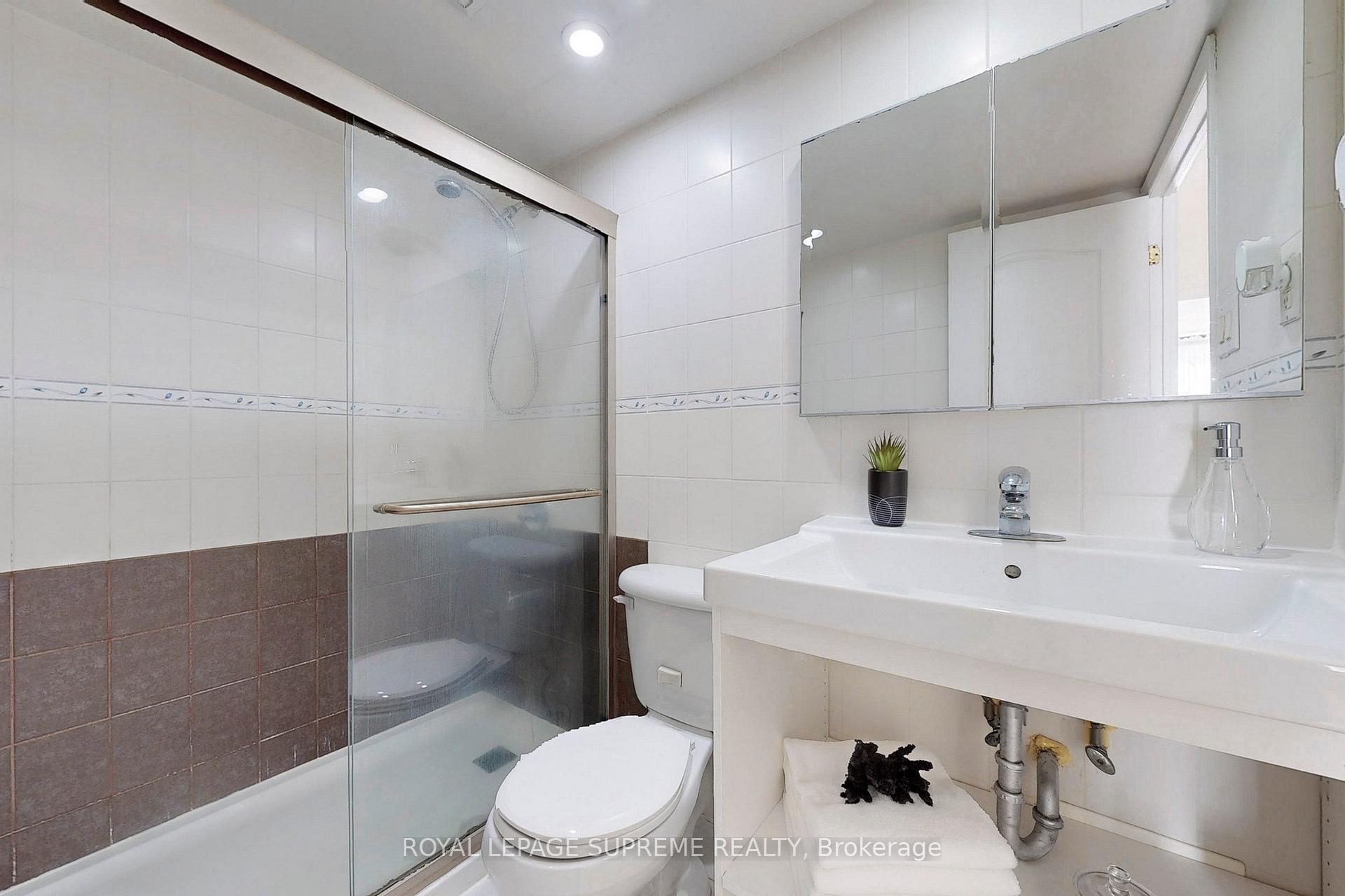 135 Marlee Avenue 401, Toronto Unit: 401
