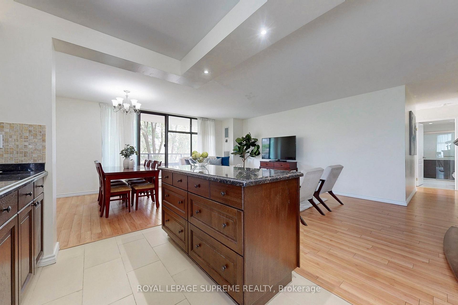 135 Marlee Avenue 401, Toronto Unit: 401