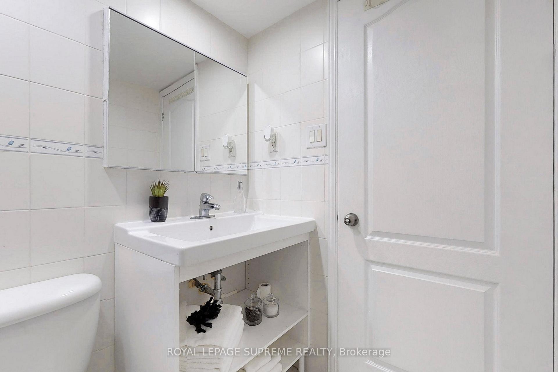 135 Marlee Avenue 401, Toronto Unit: 401