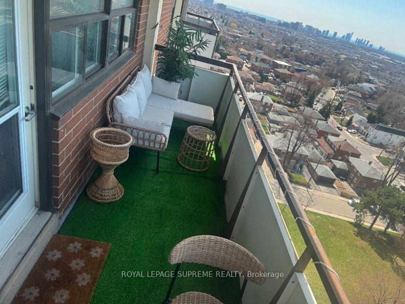 541 Blackthorn Avenue 1514, Toronto Unit: 1514