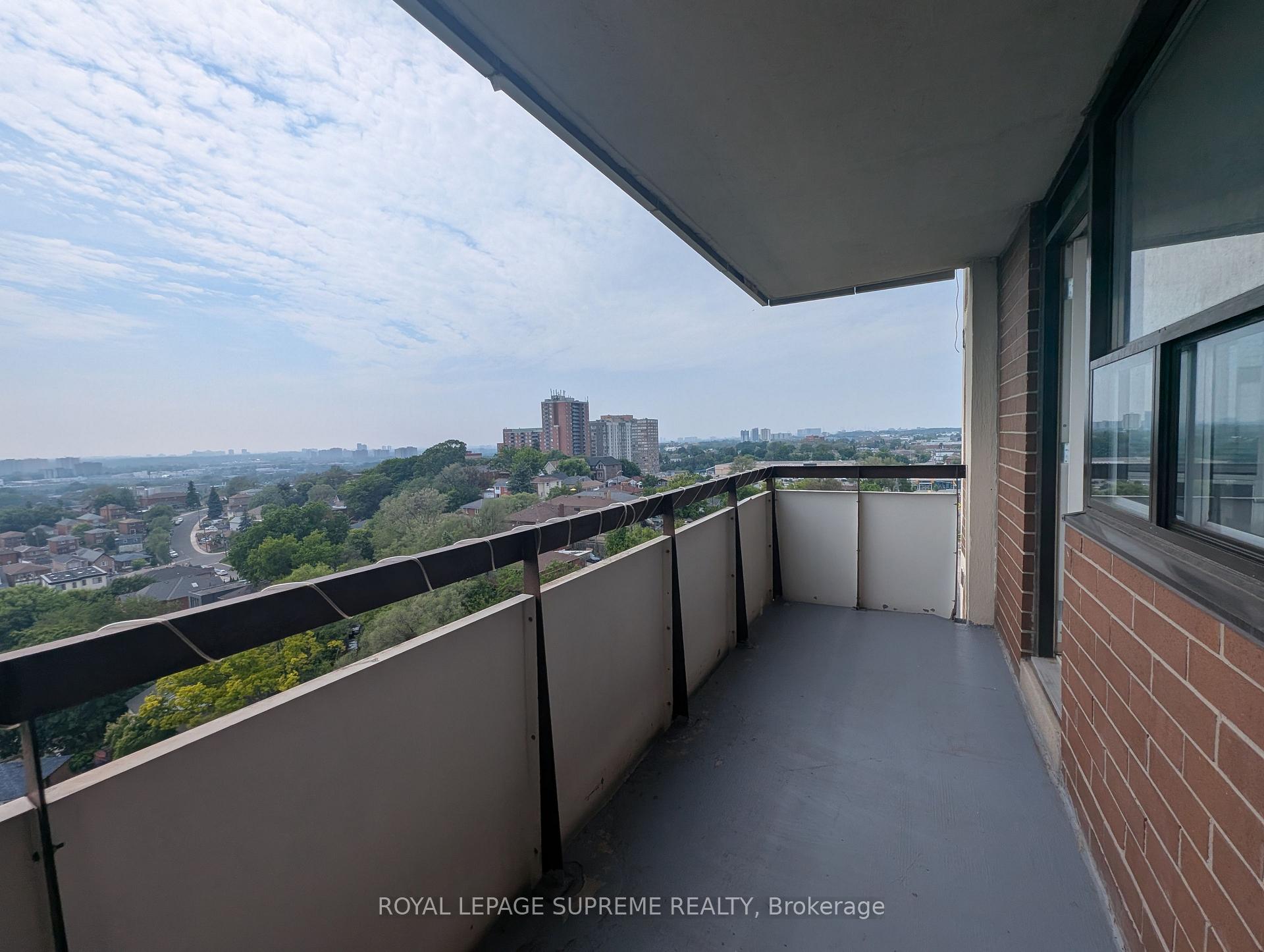 541 Blackthorn Avenue 1514, Toronto Unit: 1514