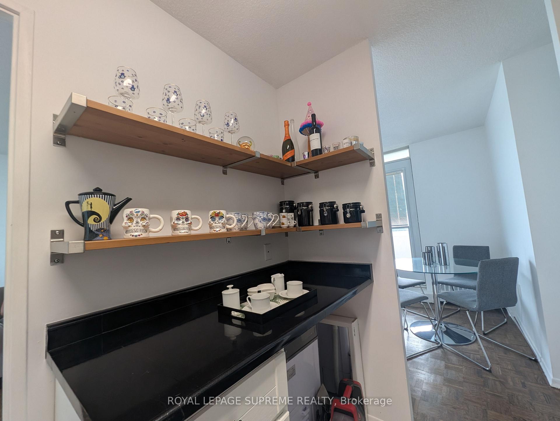 541 Blackthorn Avenue 1514, Toronto Unit: 1514