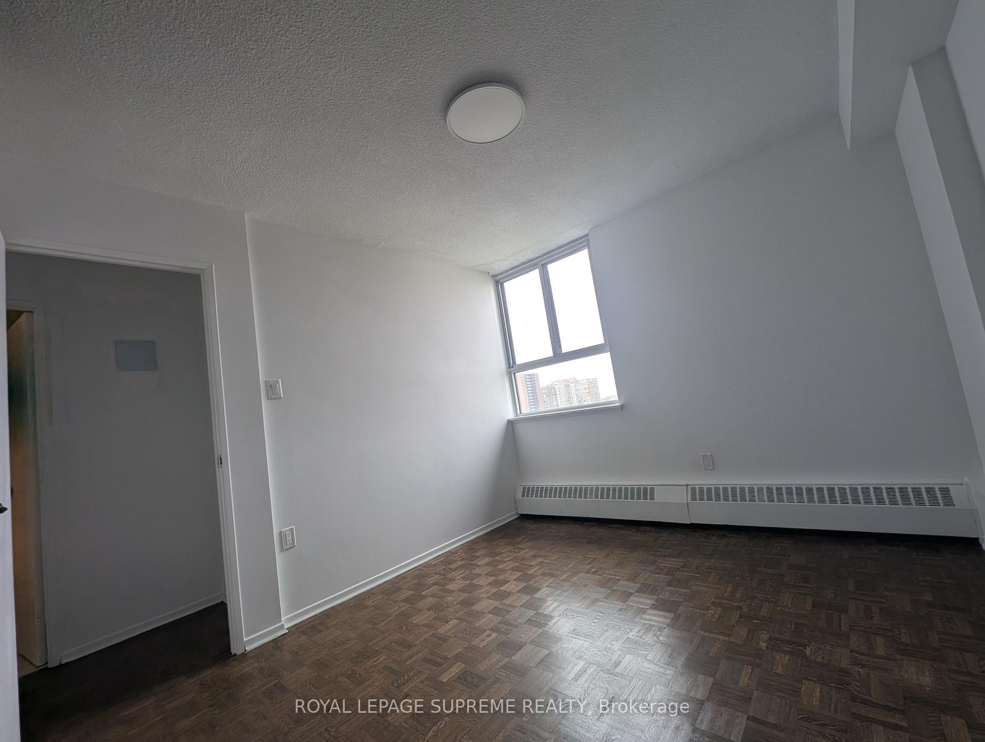 541 Blackthorn Avenue 1514, Toronto Unit: 1514