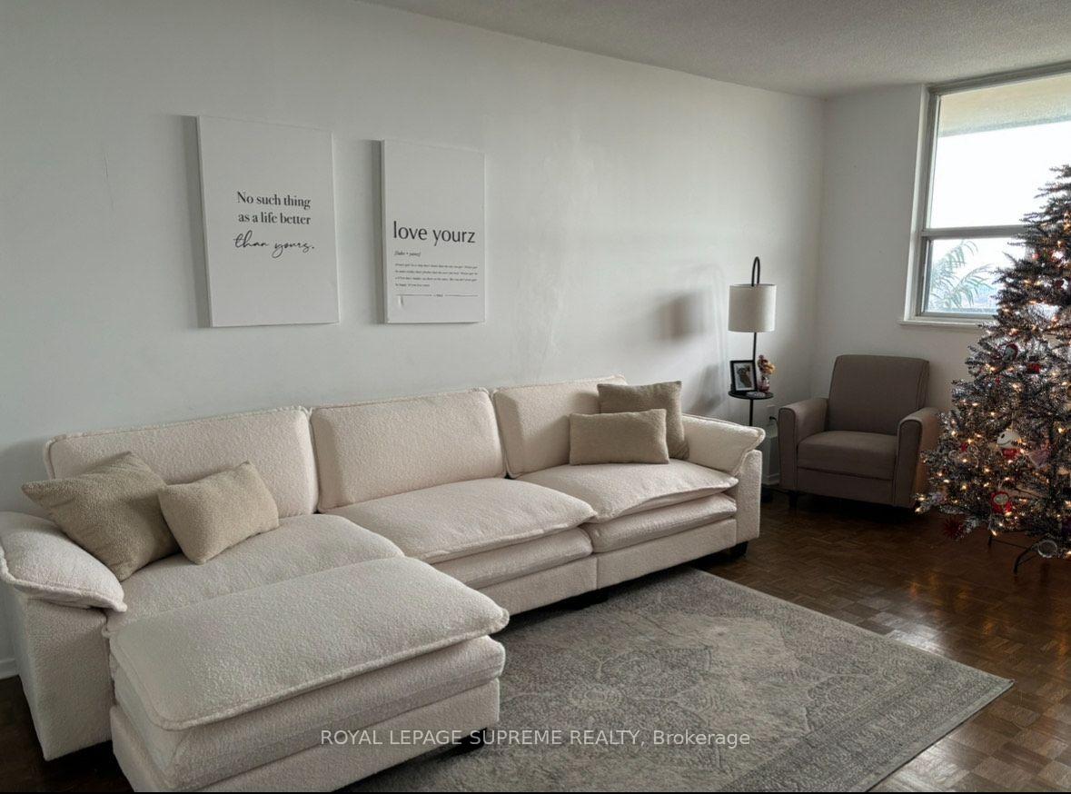541 Blackthorn Avenue 1514, Toronto Unit: 1514