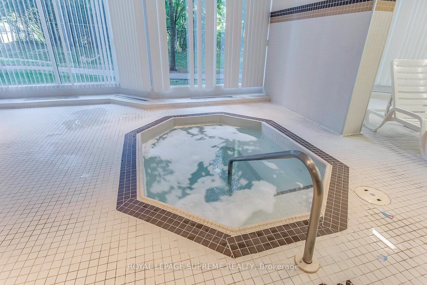 5 Rowntree Road 1015, Toronto Unit: 1015