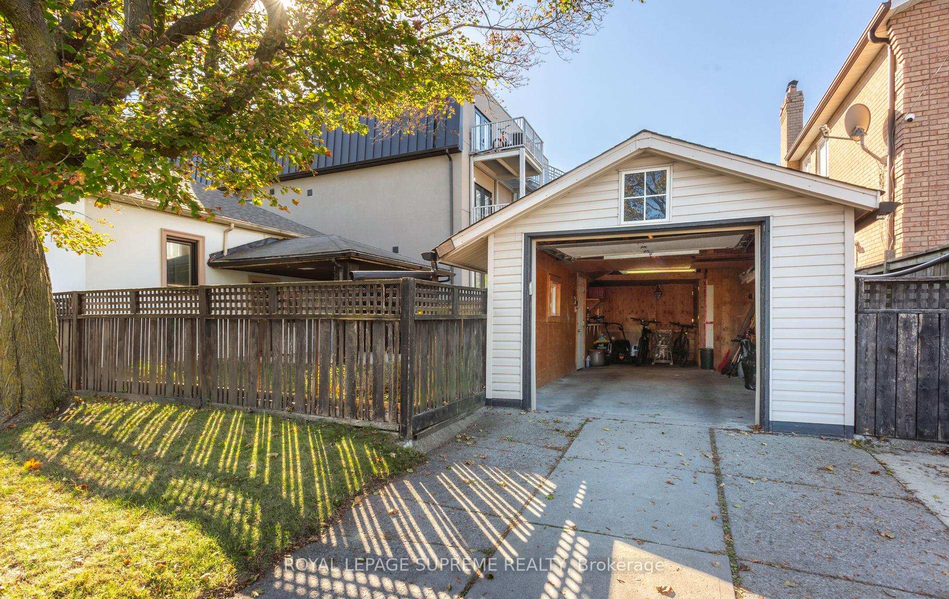 54 East Drive, Toronto