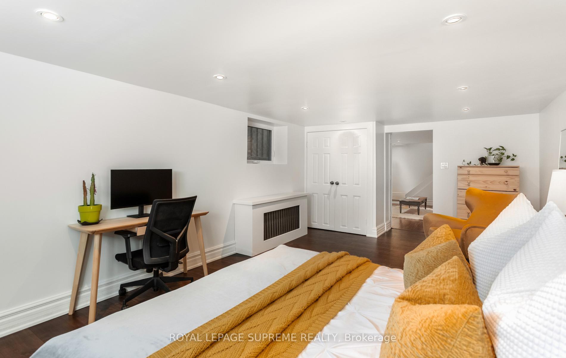 54 East Drive, Toronto