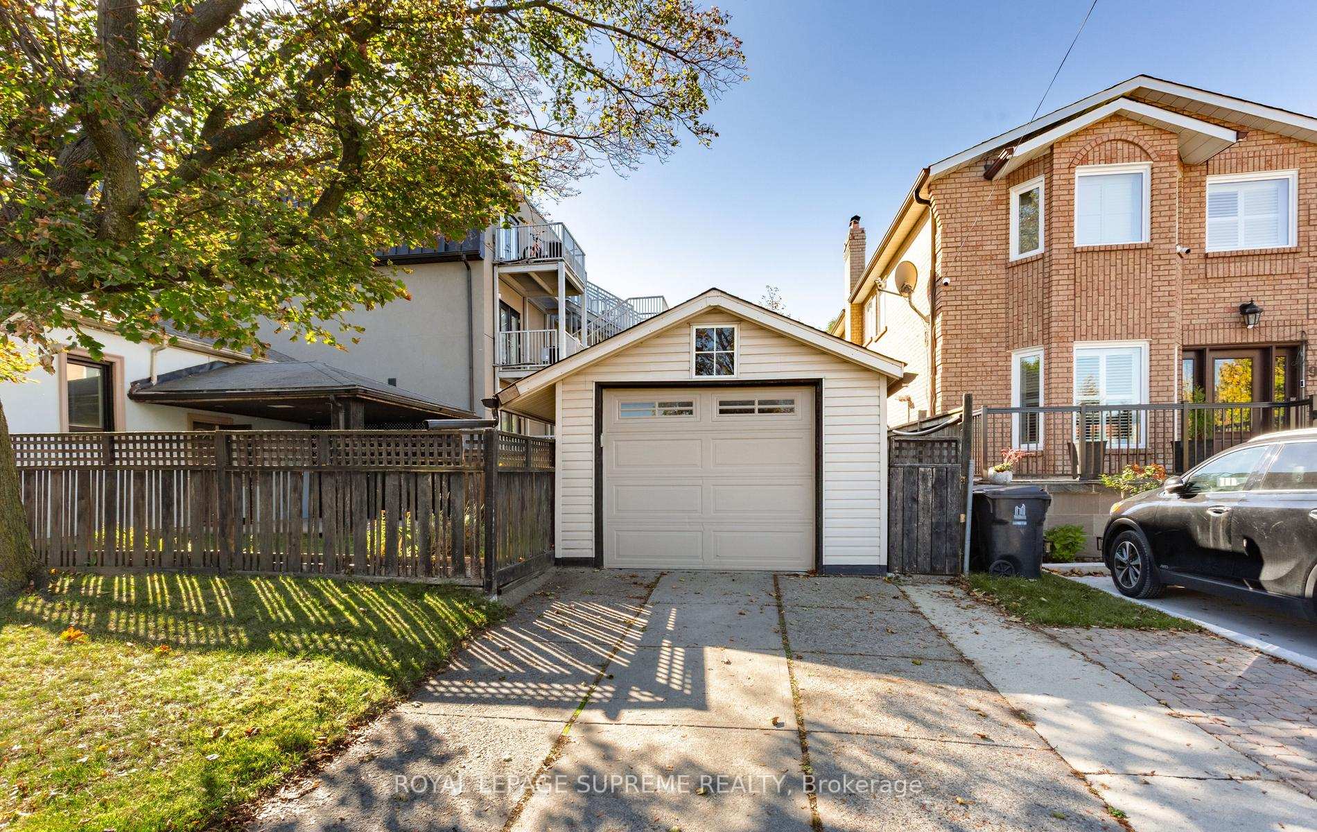 54 East Drive, Toronto