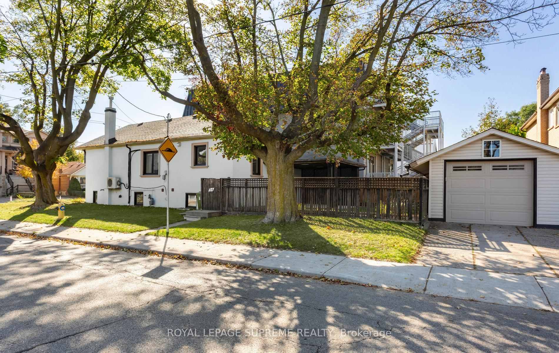 54 East Drive, Toronto