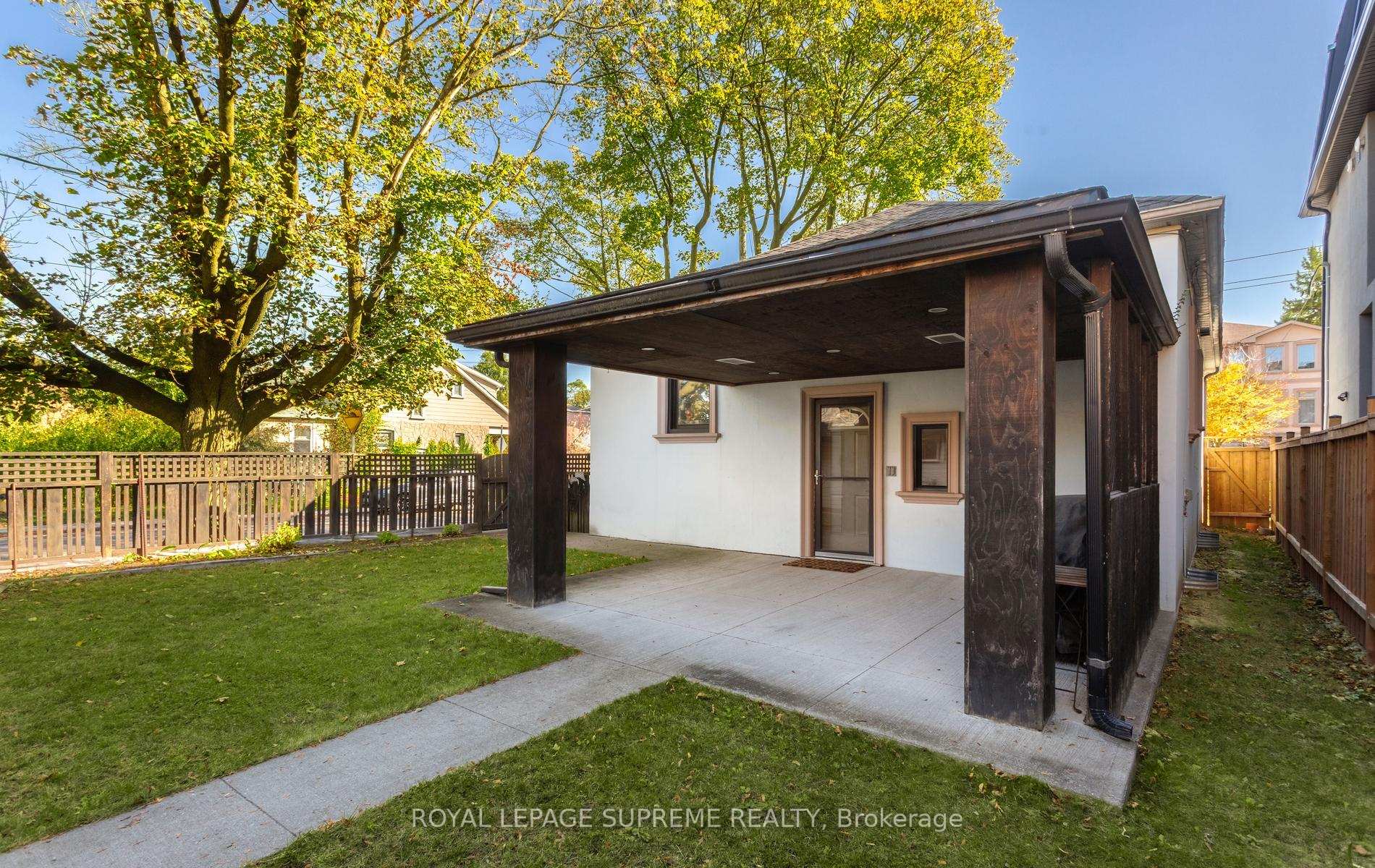 54 East Drive, Toronto