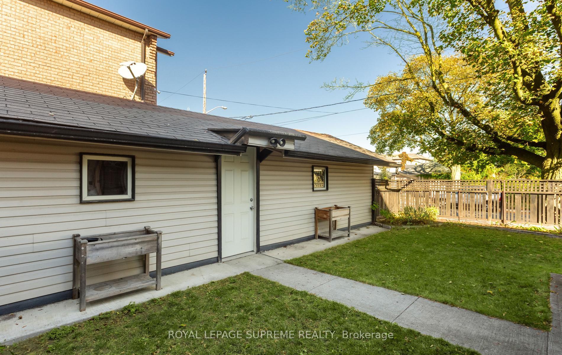 54 East Drive, Toronto