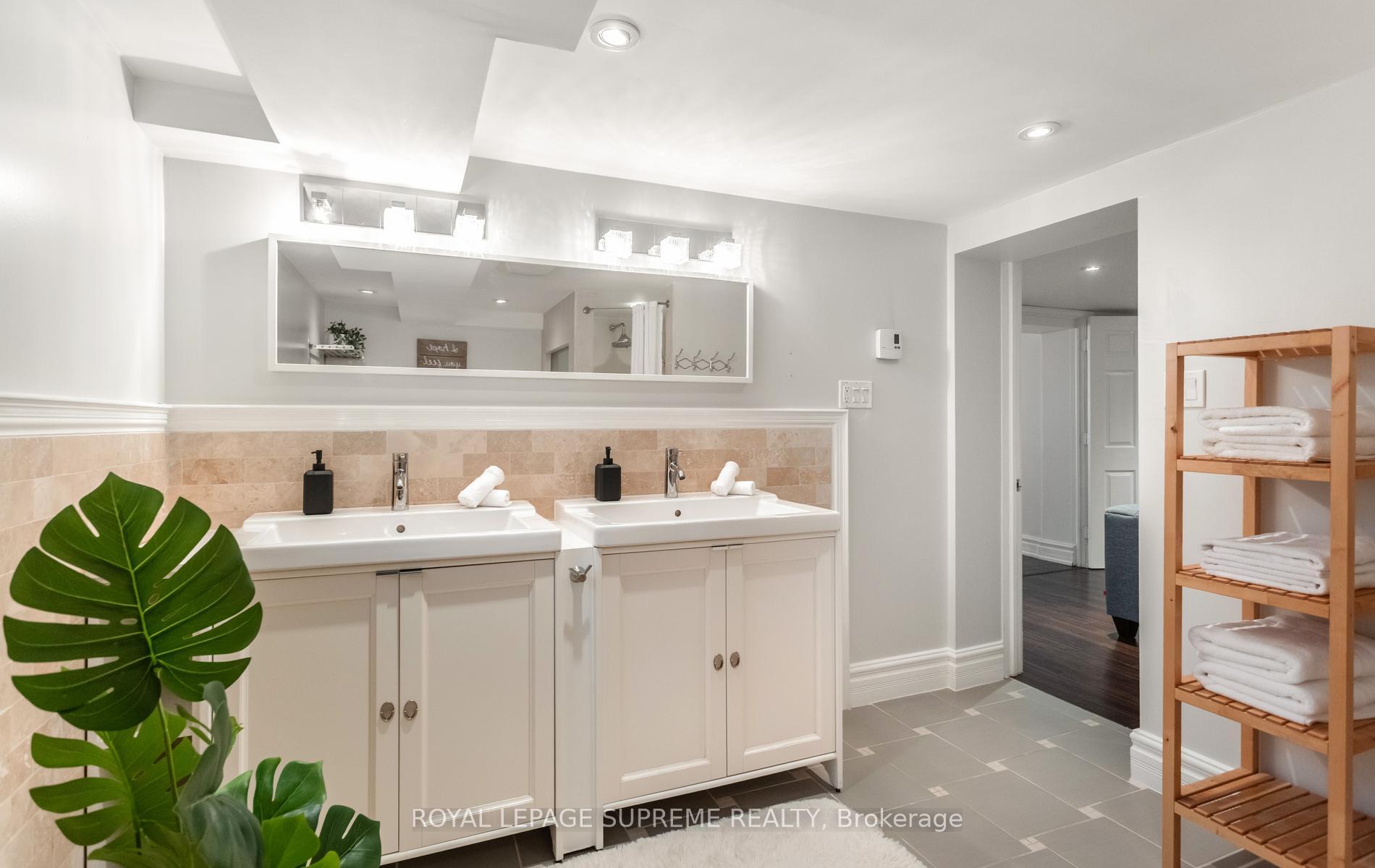 54 East Drive, Toronto