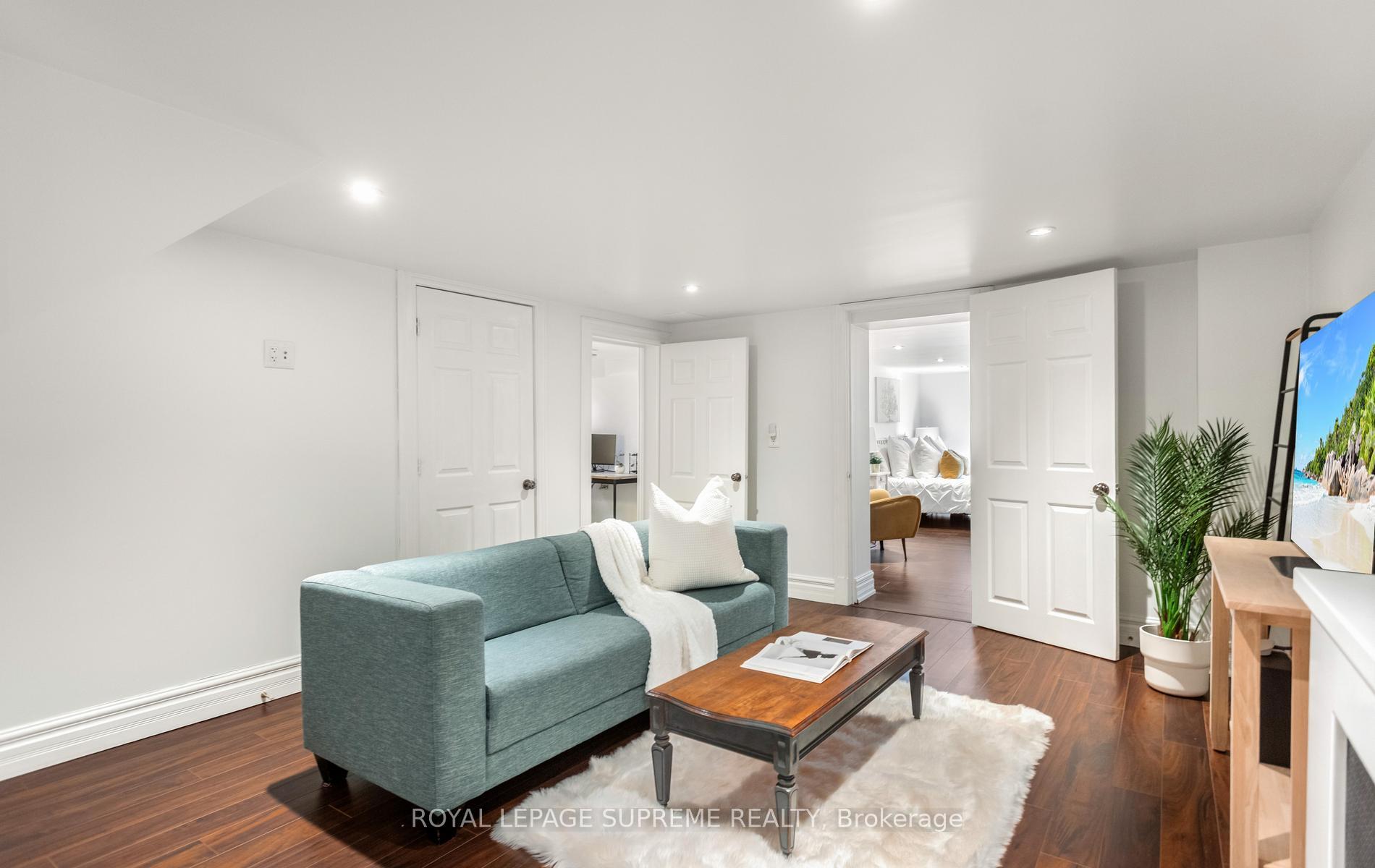 54 East Drive, Toronto