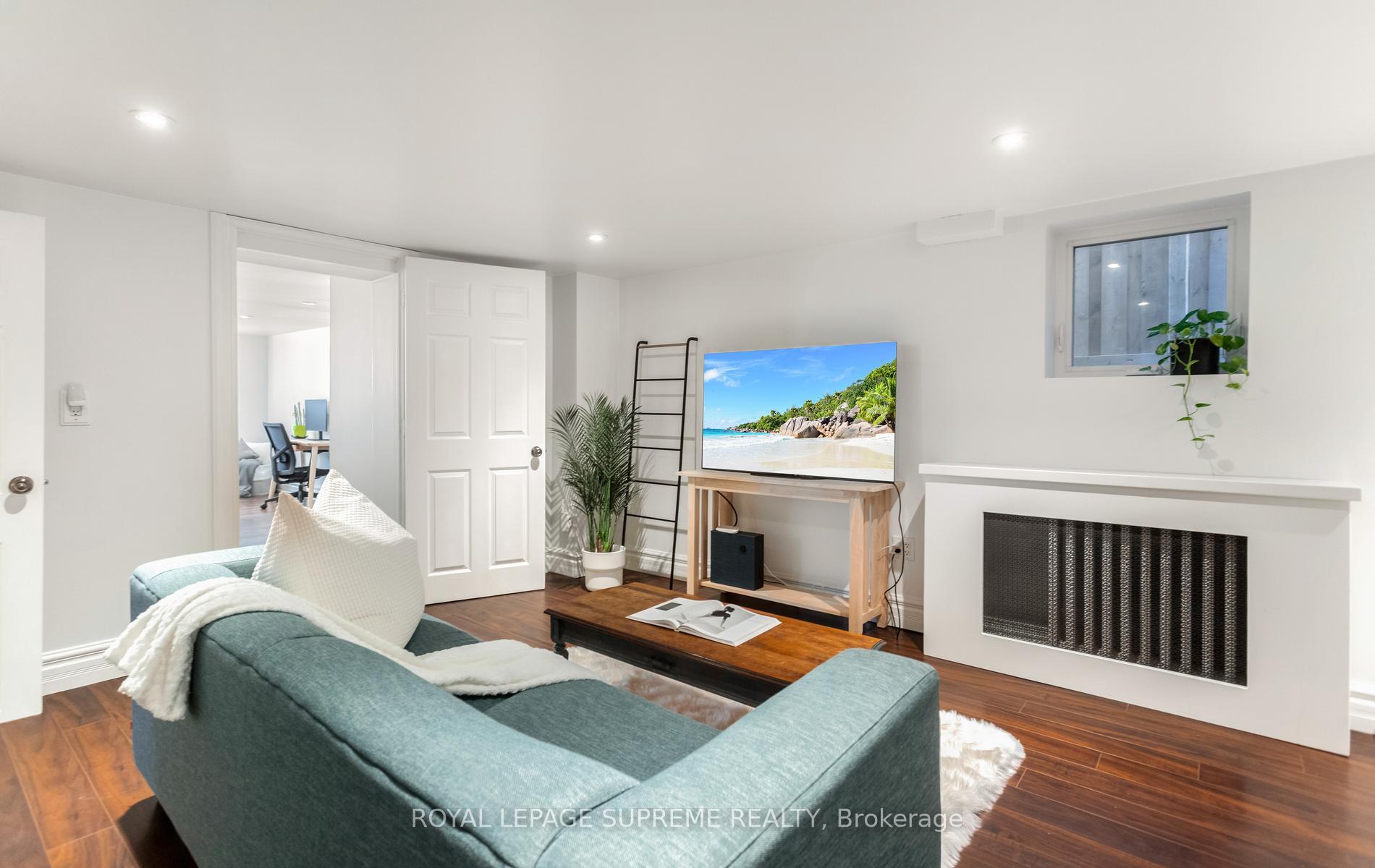 54 East Drive, Toronto