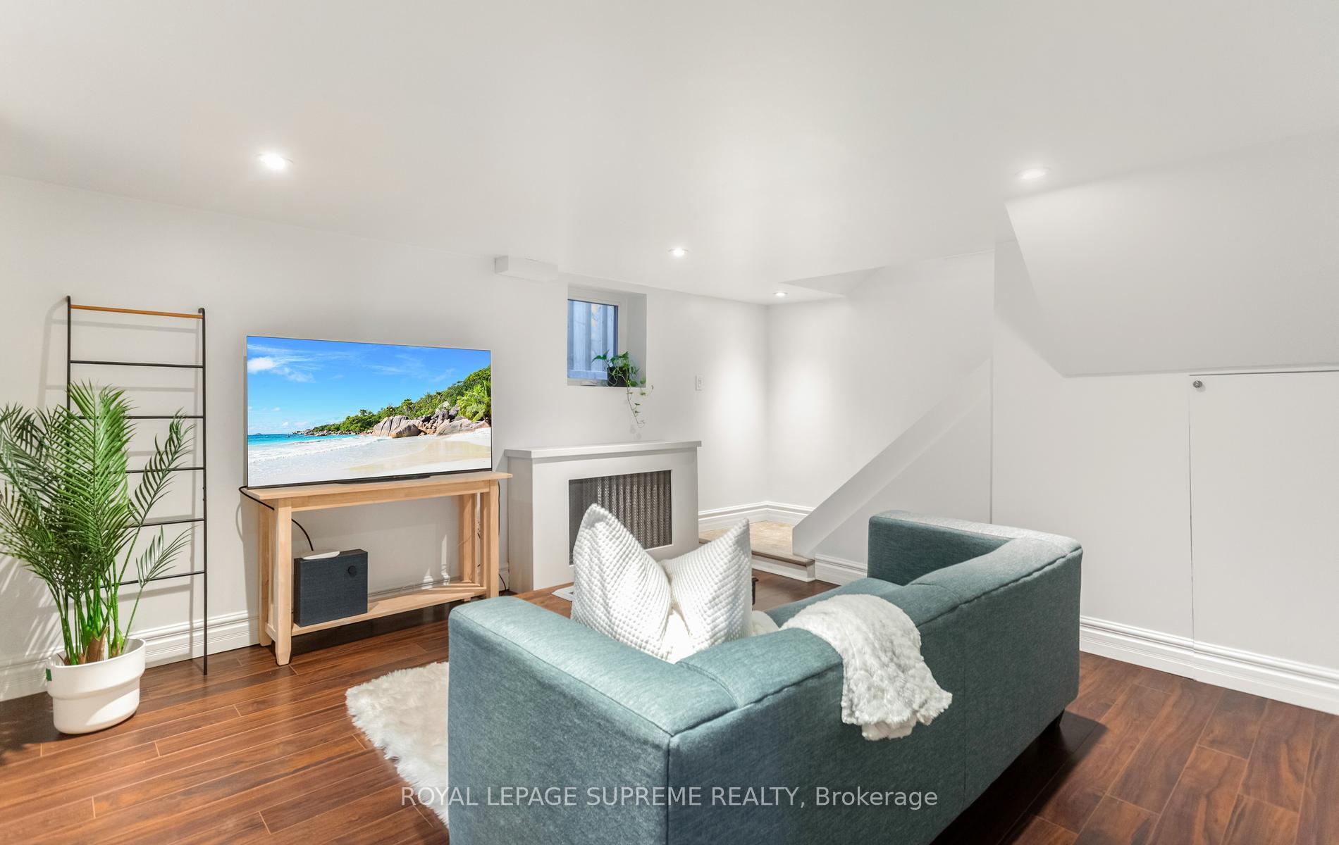 54 East Drive, Toronto