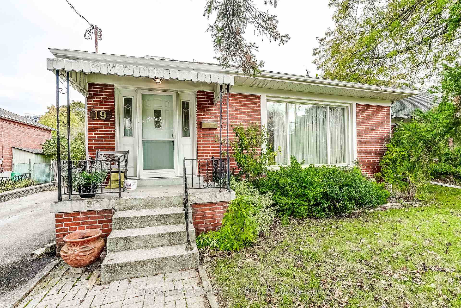 19 Bridgetown Drive, Toronto