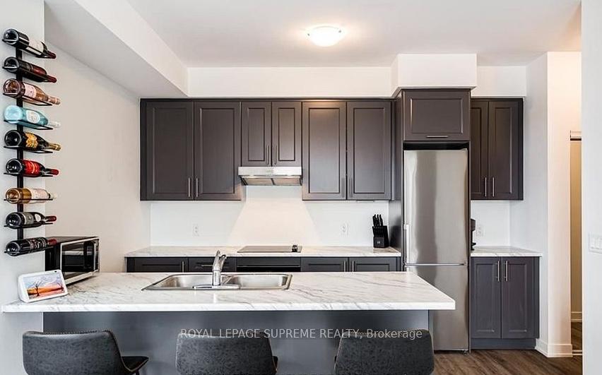 600 NORTH SERVICE Road 324