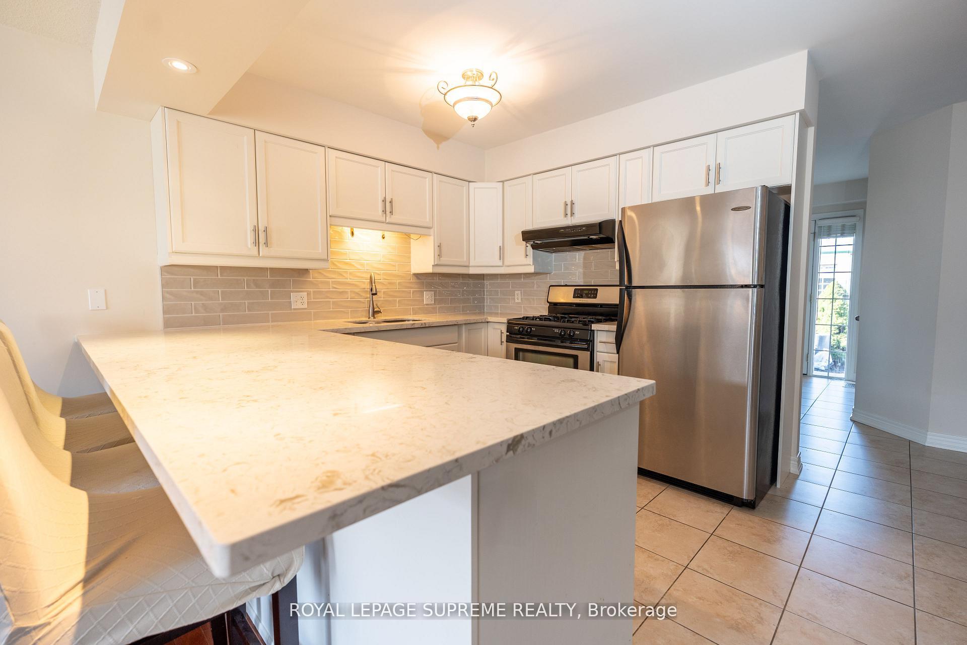 31 1/2 Thorold Road E