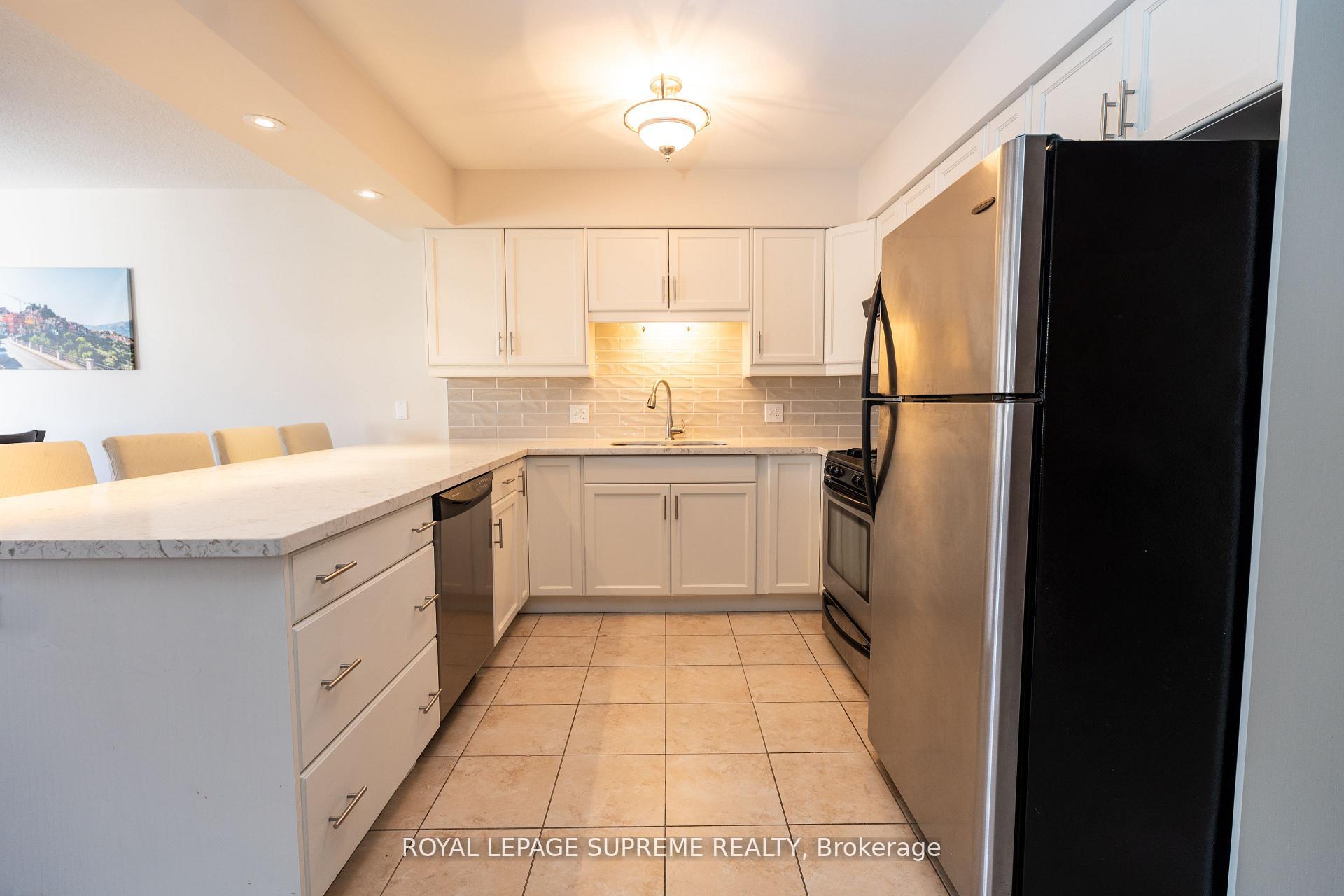 31 1/2 Thorold Road E