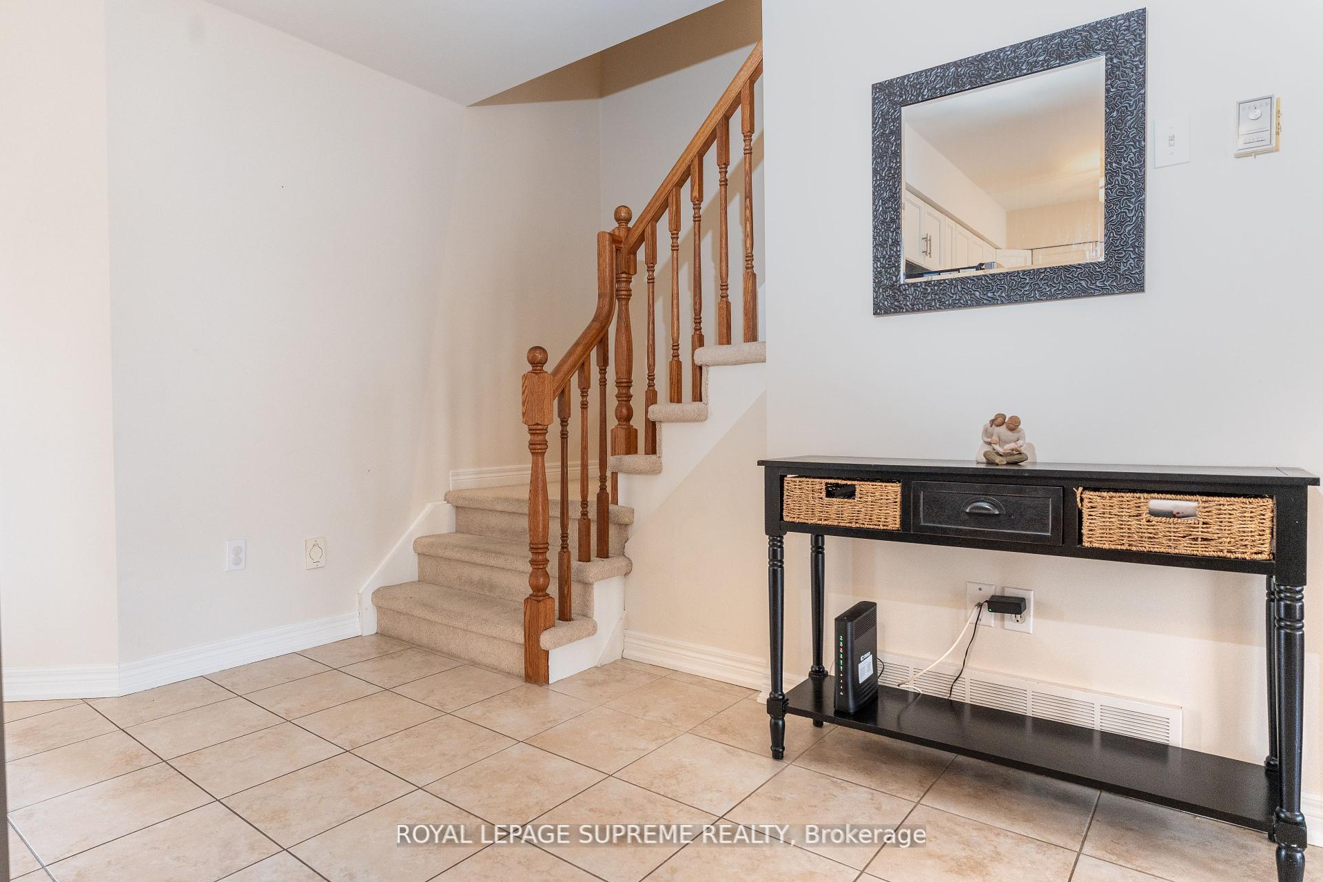 31 1/2 Thorold Road E