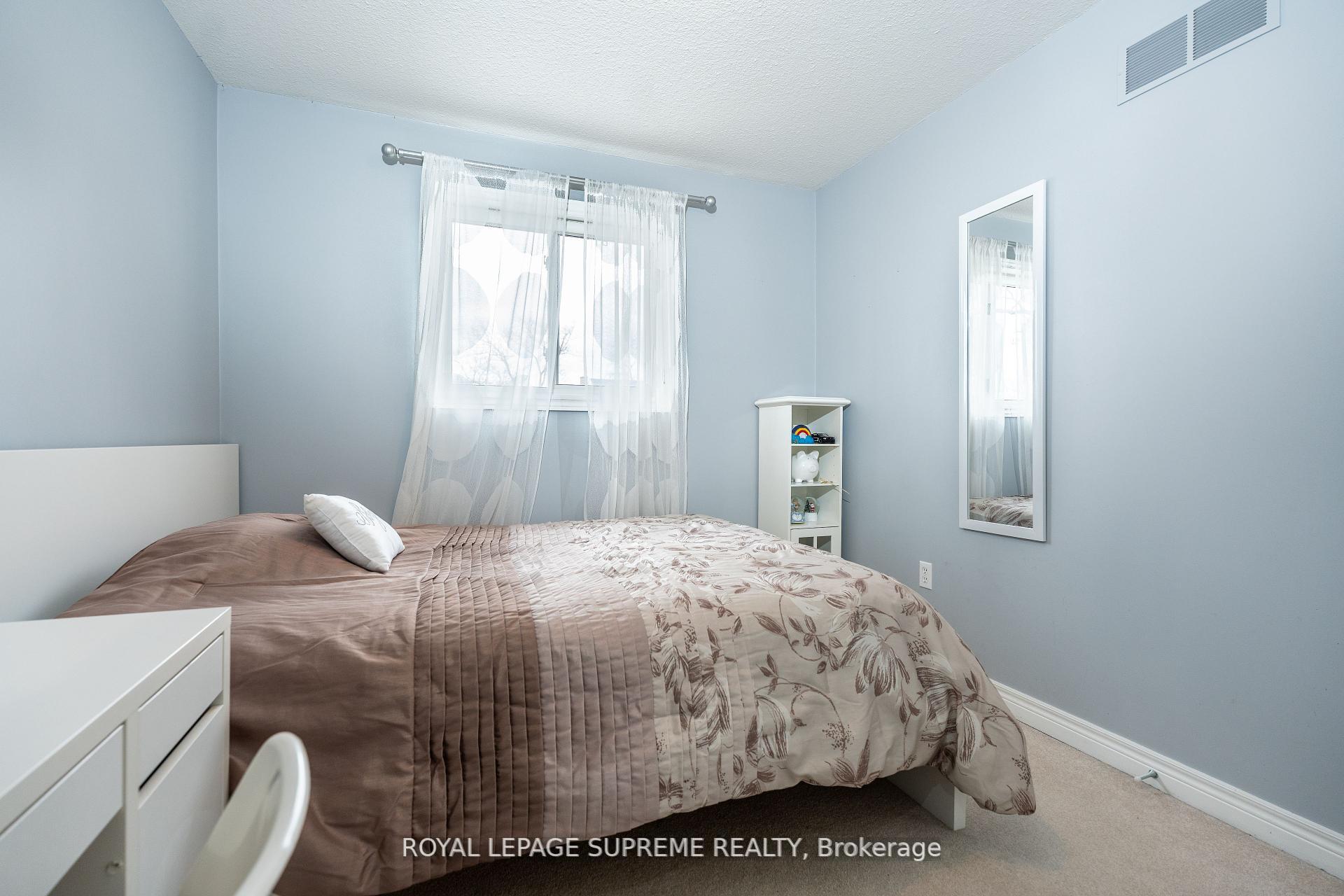 31 1/2 Thorold Road E