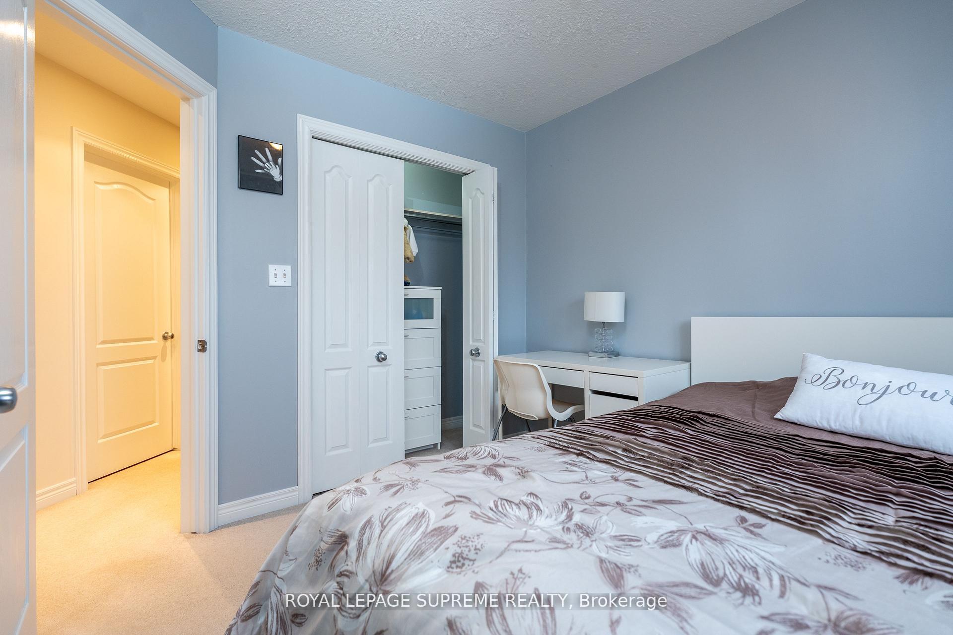 31 1/2 Thorold Road E