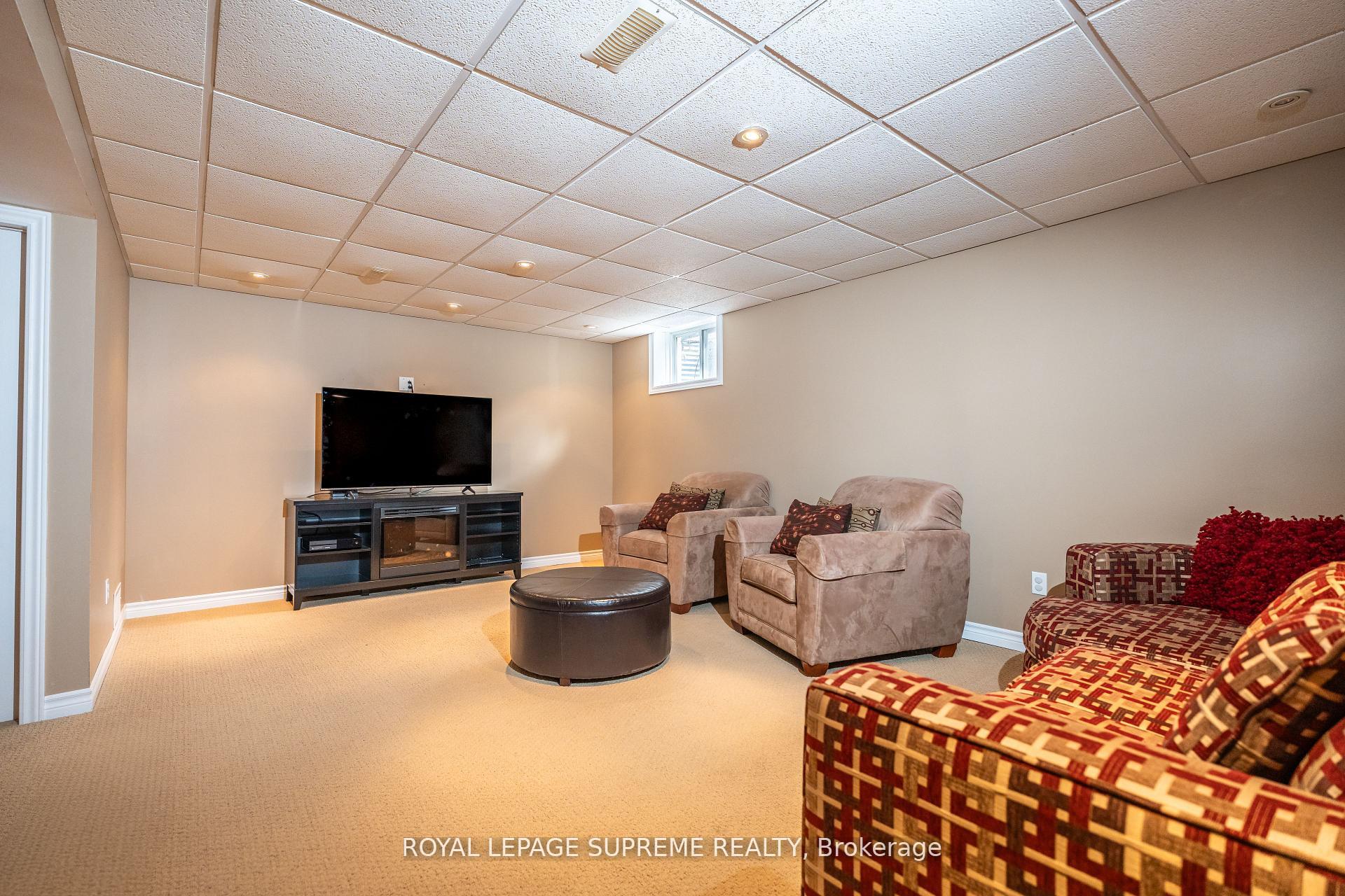31 1/2 Thorold Road E