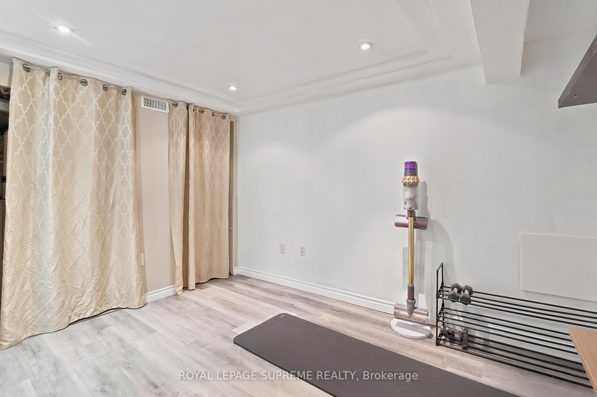 24 Alexandra Boulevard