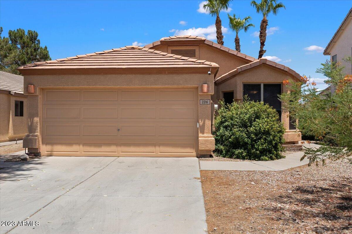 2216 E PINTO Drive