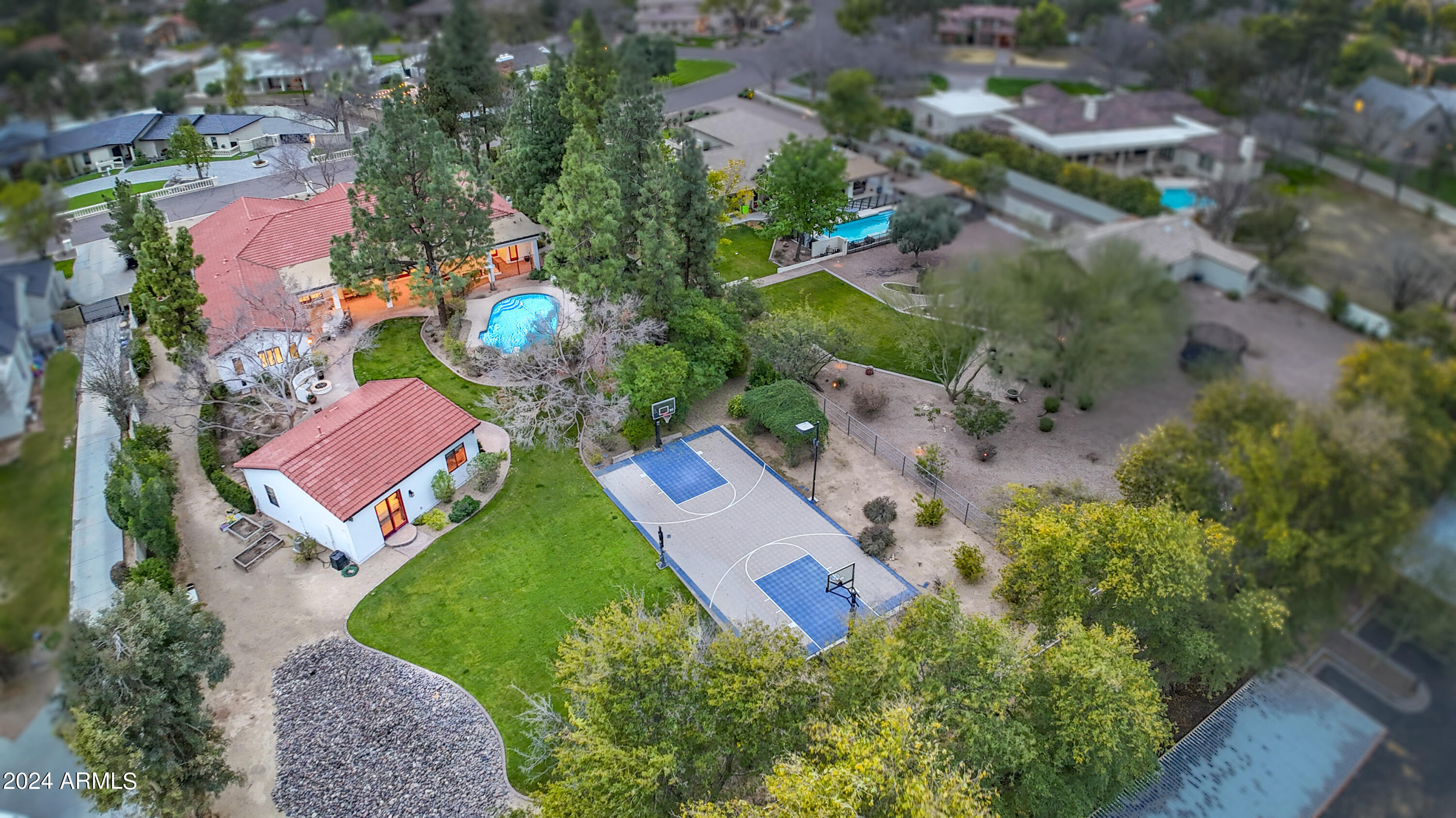 2138 E CALLE DE ARCOS Road