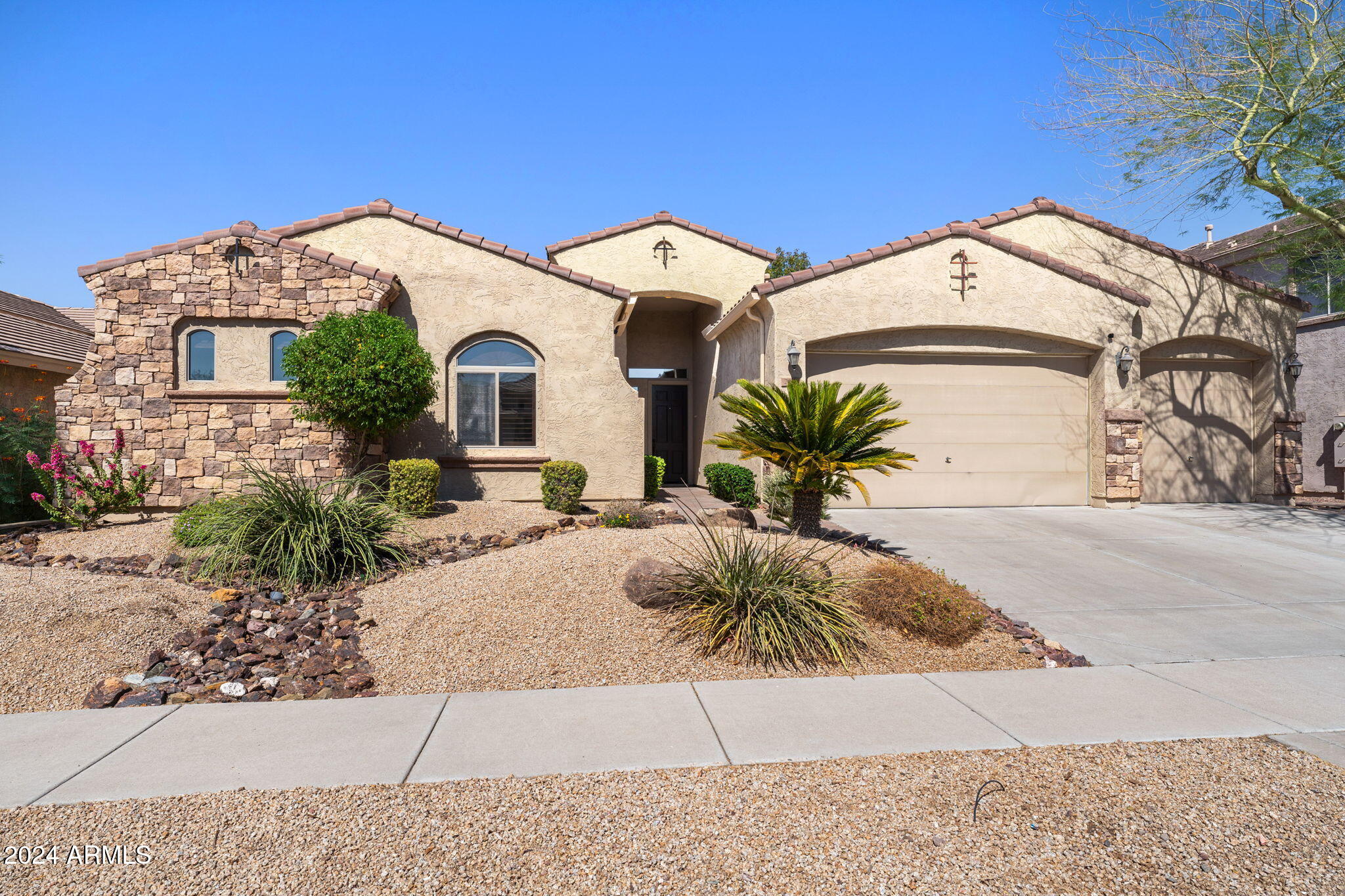 2118 W RED RANGE Way