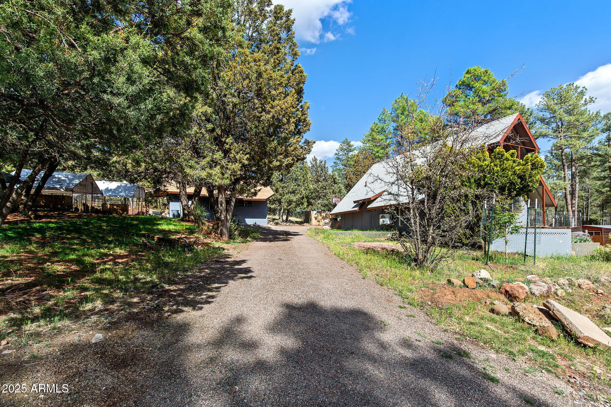 3219 N PINEWOOD Drive
