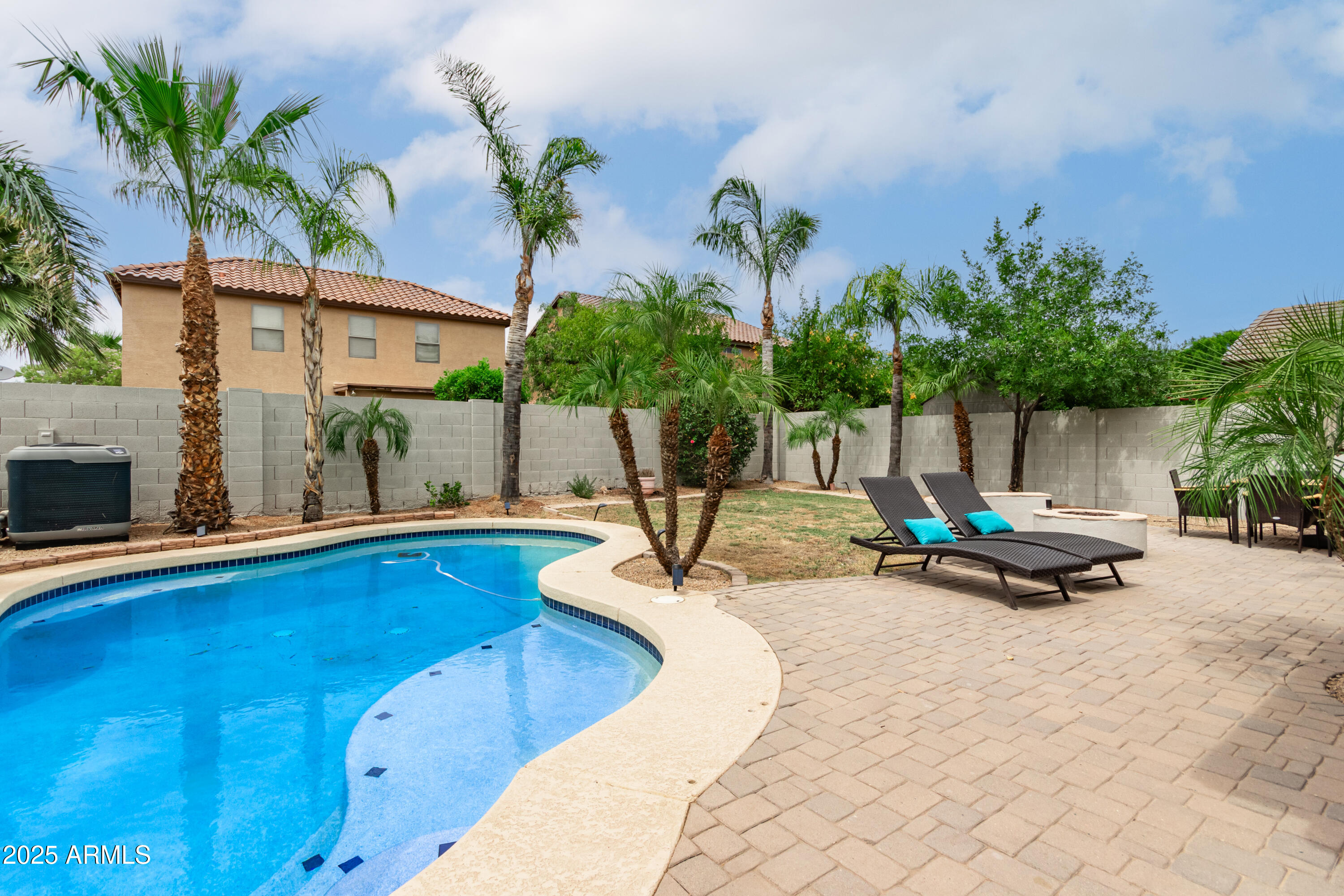 4444 E FRANKLIN Avenue