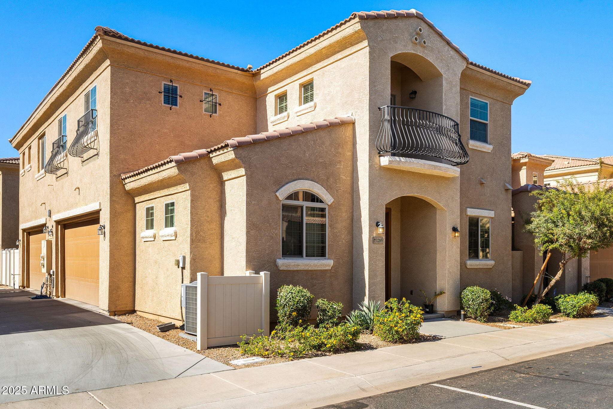 1367 S COUNTRY CLUB Drive, 1285