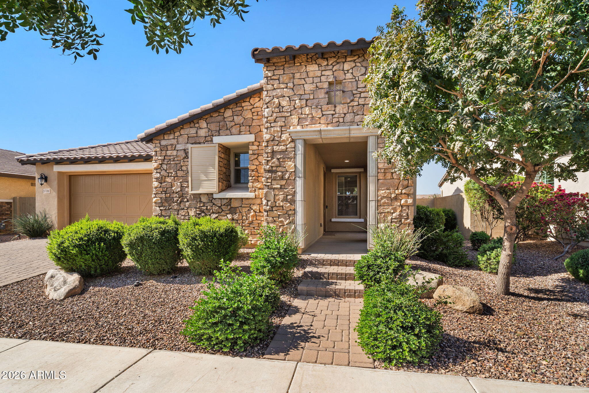 5706 S Winchester