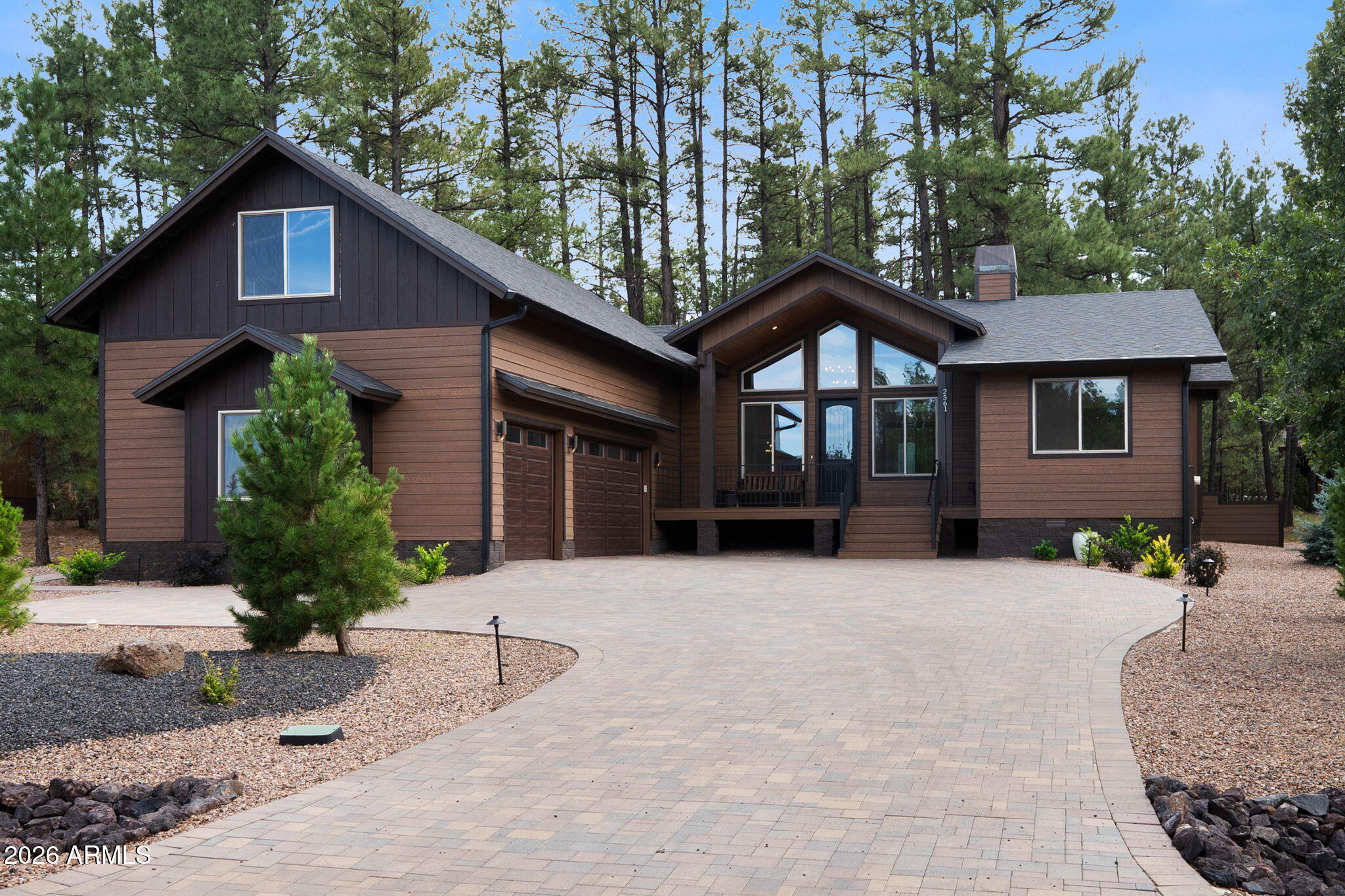 2561 W EDGEWATER