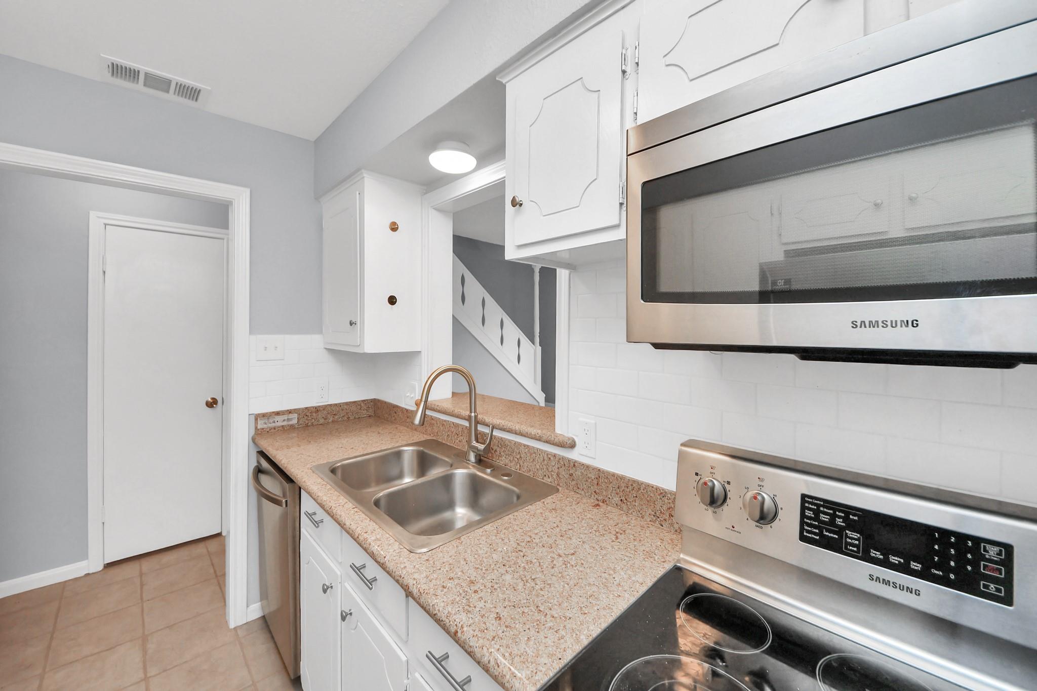 10654 Hazelhurst Drive # 28
