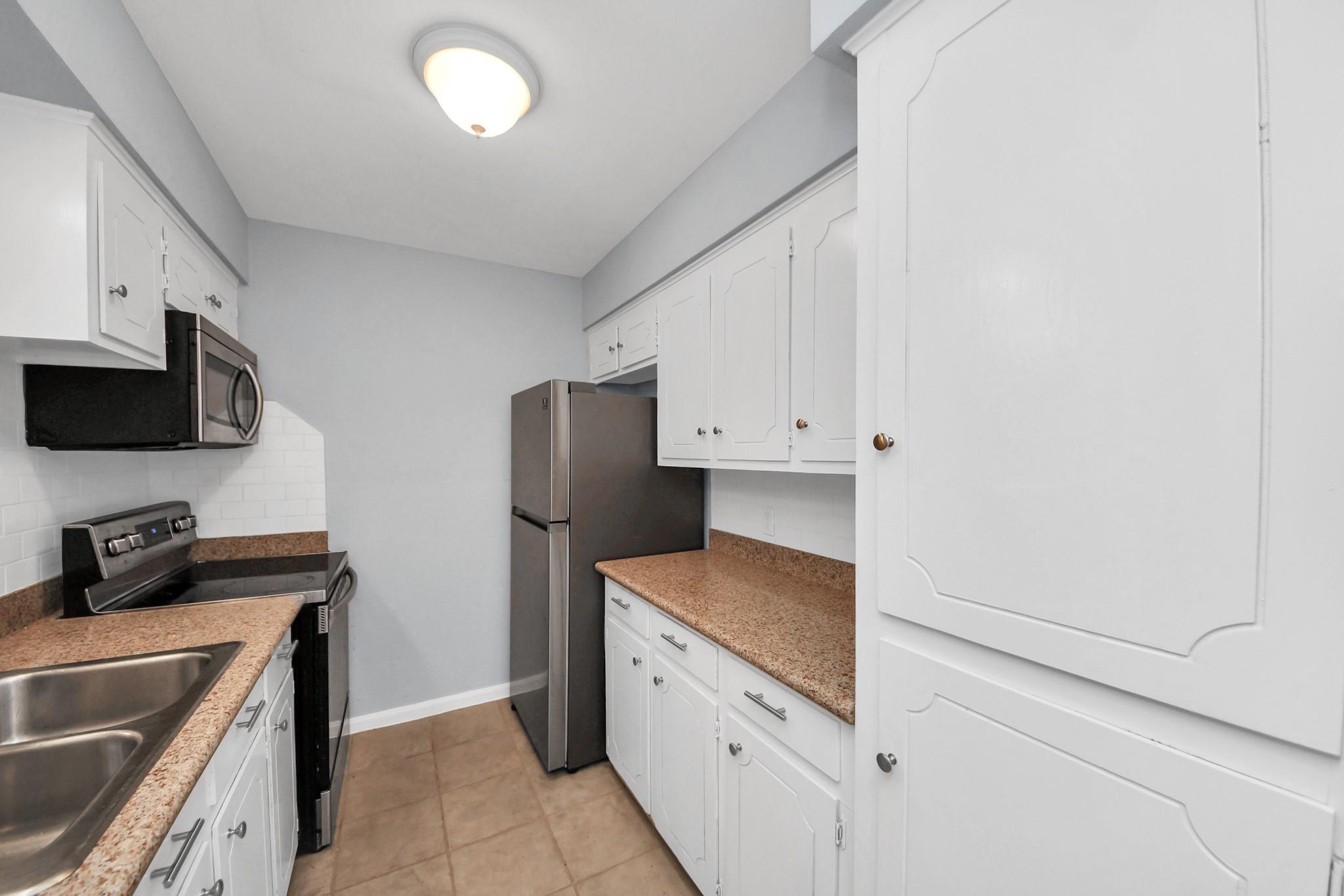 10654 Hazelhurst Drive # 28