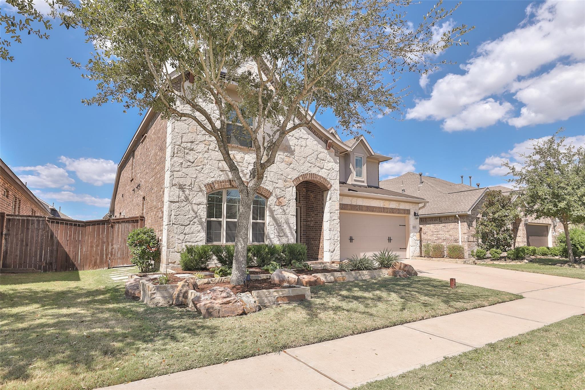 2215 Tonkawa Trail