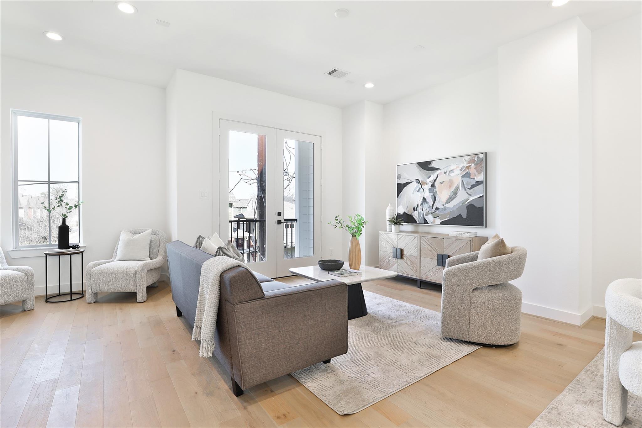 1016 W 15th 1/2 Street # C
