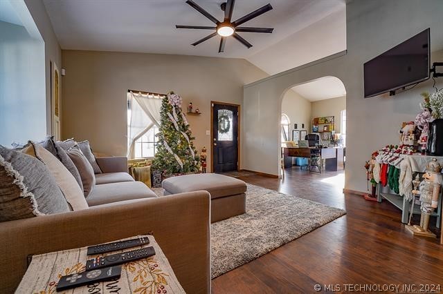 517 S Arnold Price Avenue