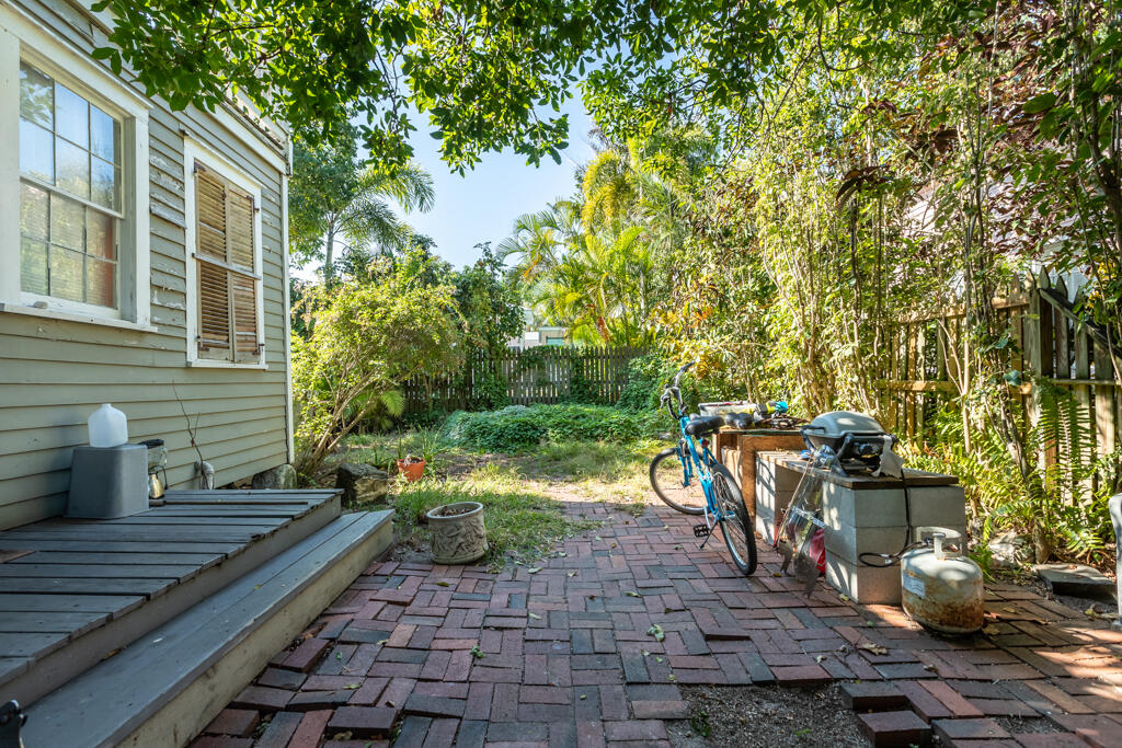 1225 Olivia Street