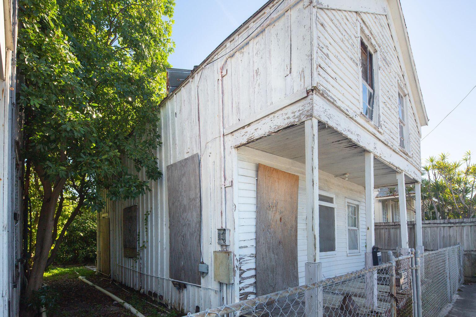 1010 & 1012 Olivia St