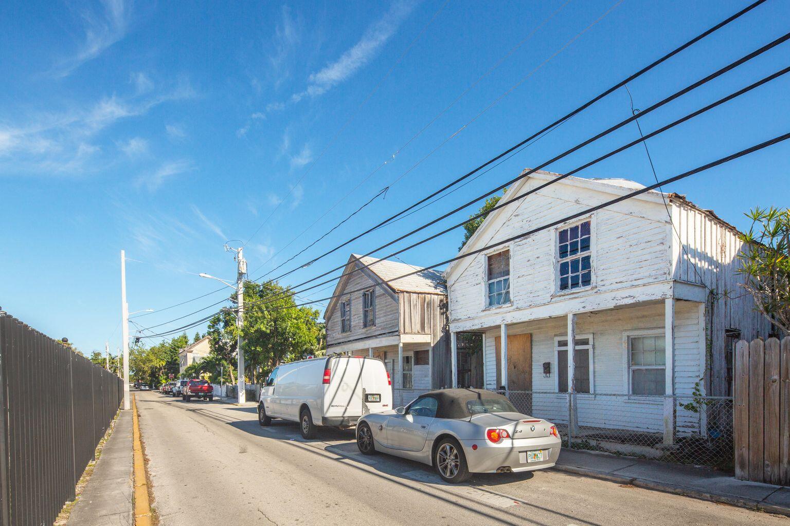 1010 & 1012 Olivia St