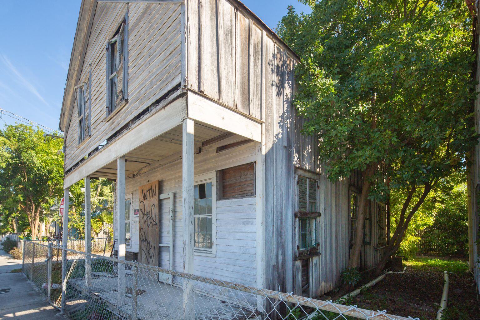 1010 & 1012 Olivia St