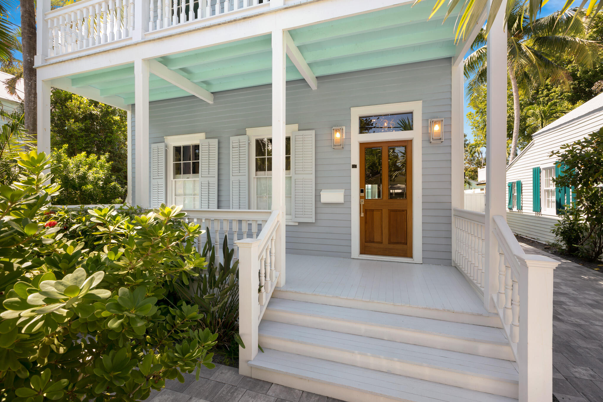 626 William St