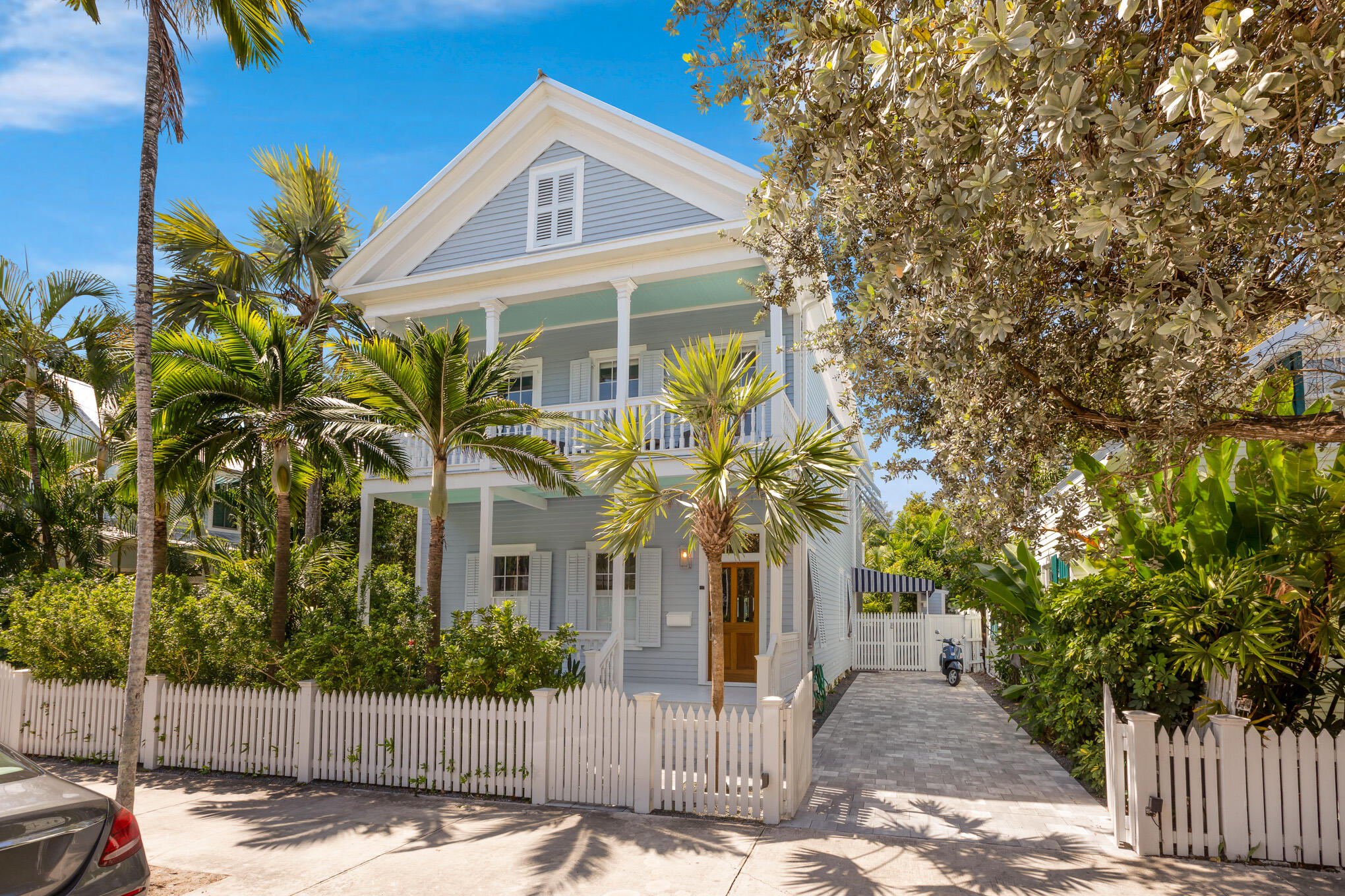 626 William St