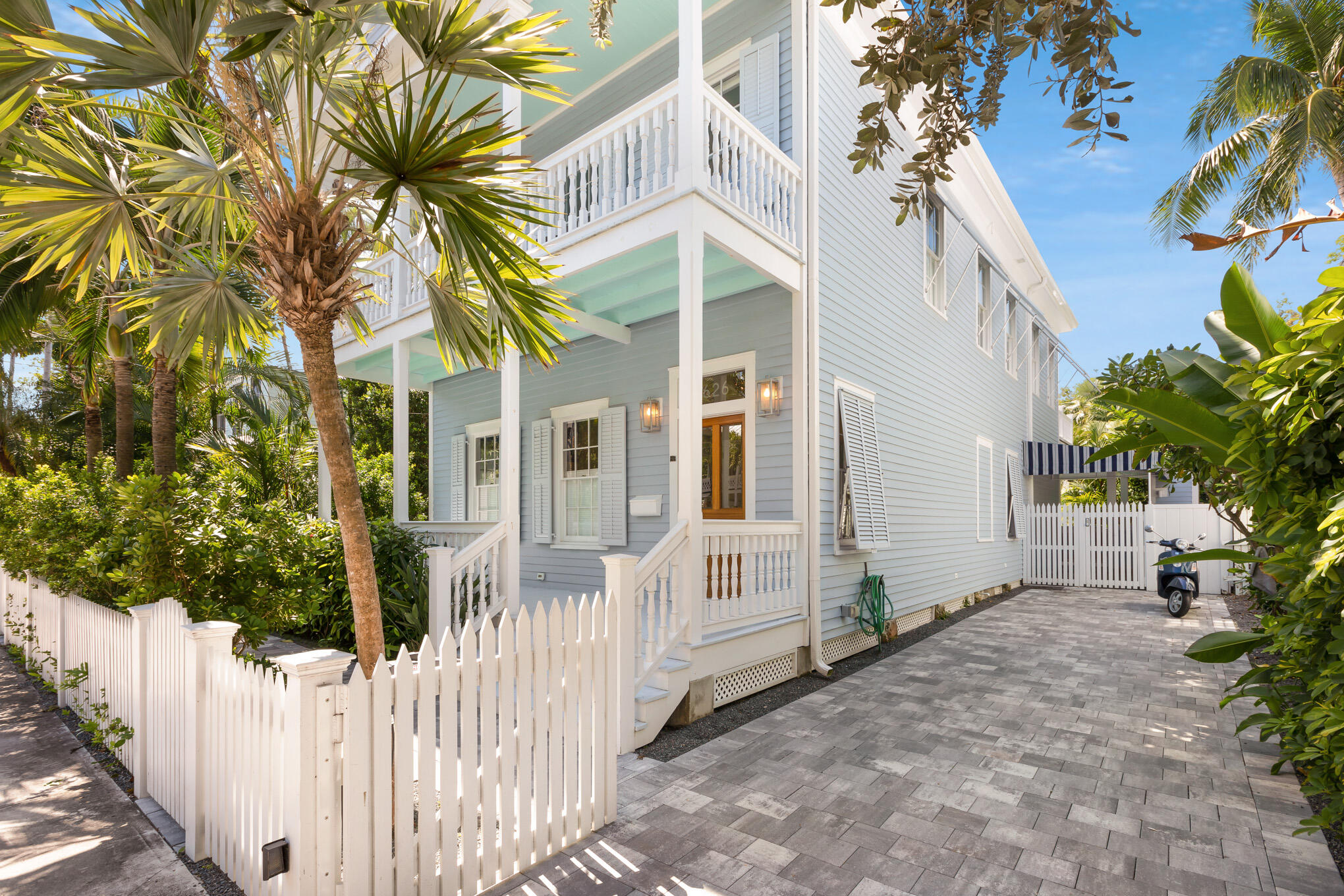 626 William St